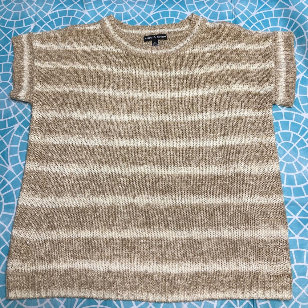 💛TODAY***$14***Cable & Gauge beige and cream knit short sleeved sweater.